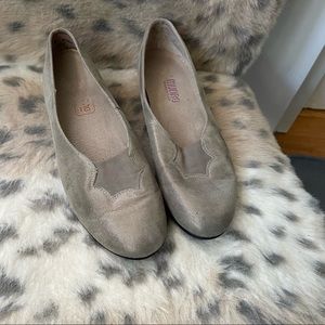Munro tan flats